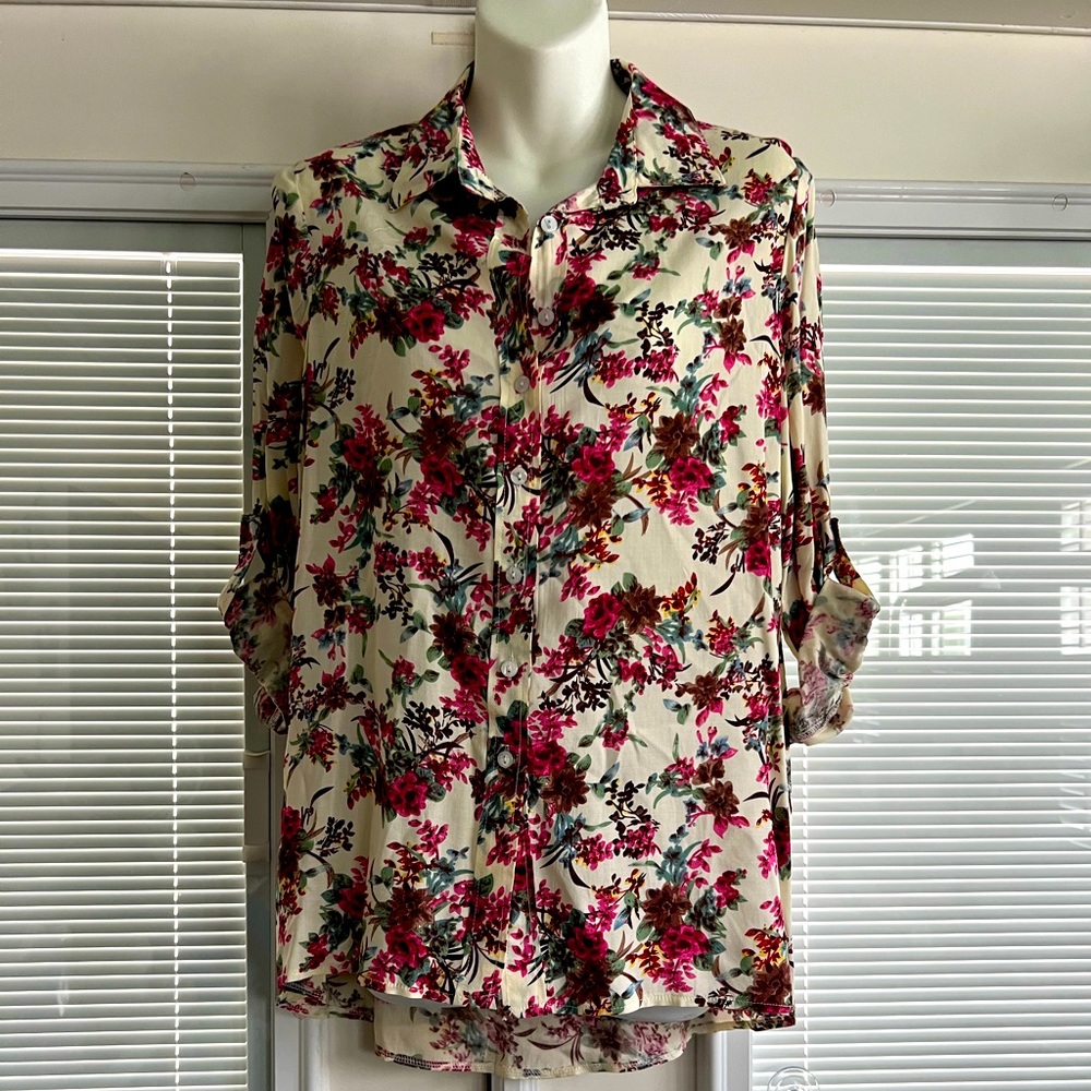 NWT floral, button-down blouse, size medium